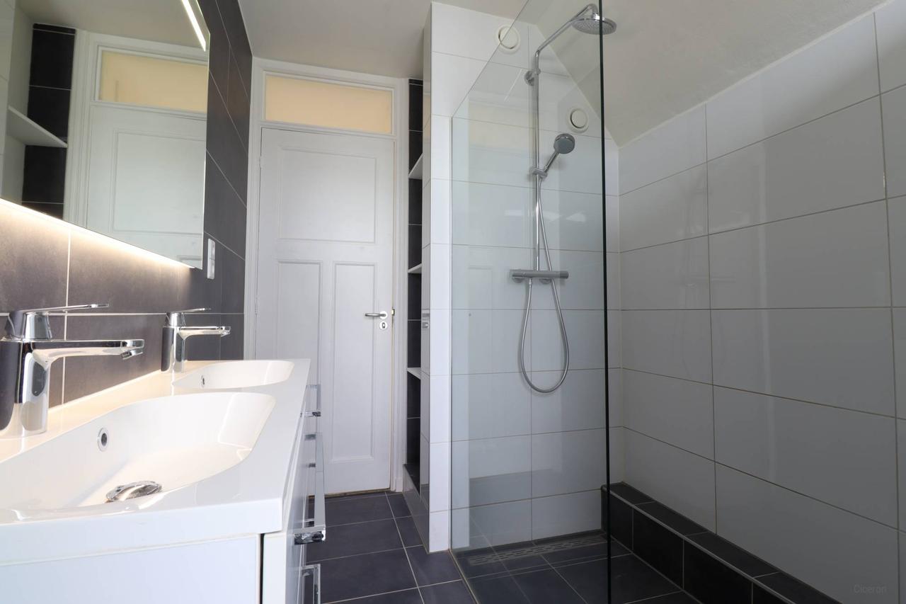Furnished Student Apartment with Roof Terrace - Image 24
