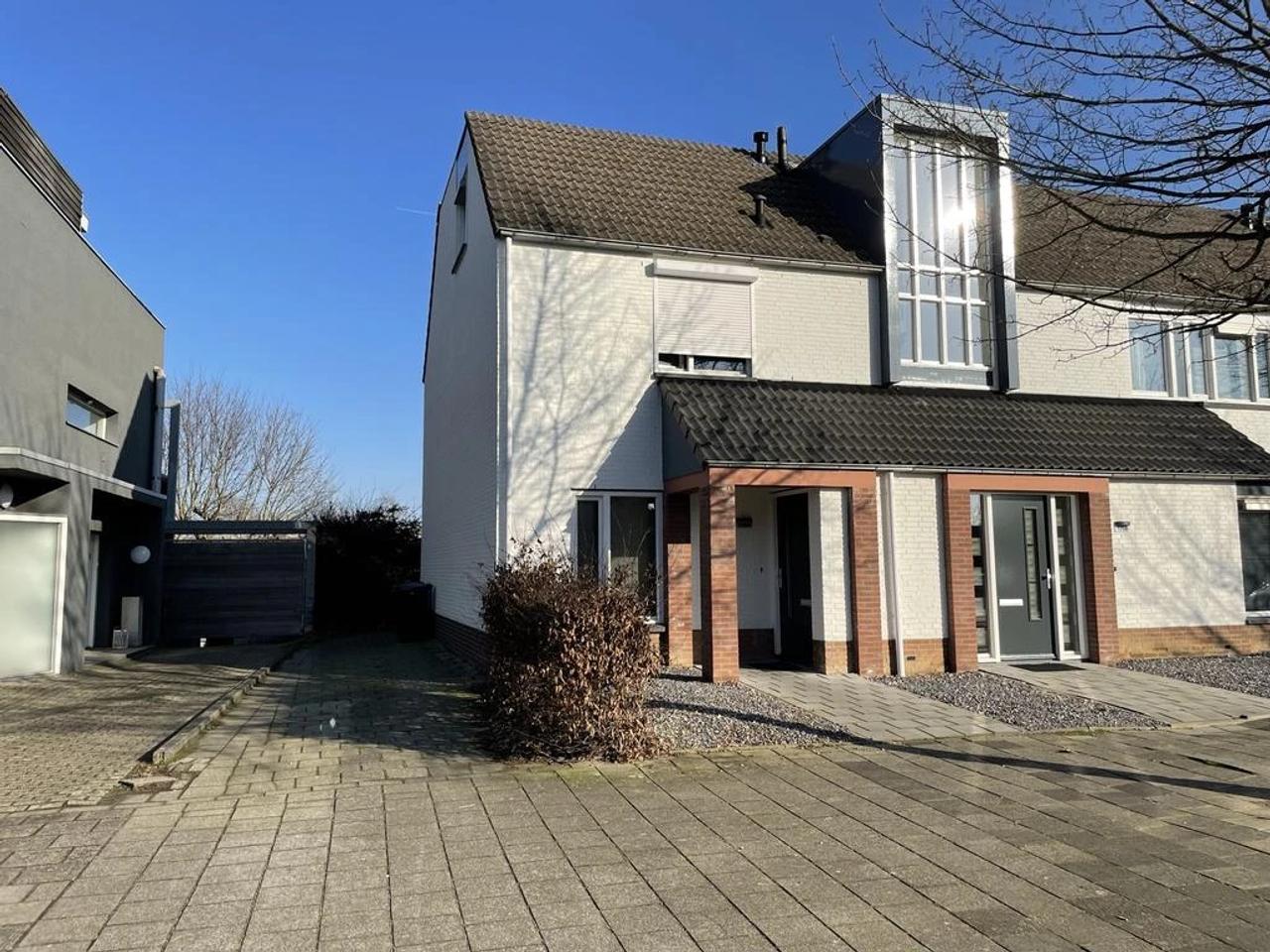 Hoekwoning met oprit en 3 slaapkamers - Afbeelding 1