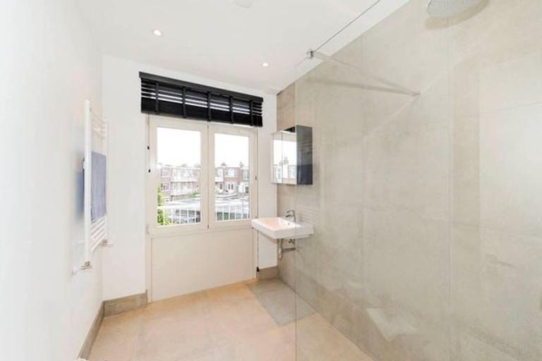 Licht 2-slaapkamerappartement met balkon - Afbeelding 7