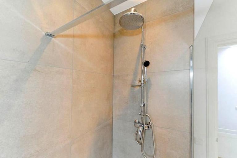 Licht 2-slaapkamerappartement met balkon - Afbeelding 8
