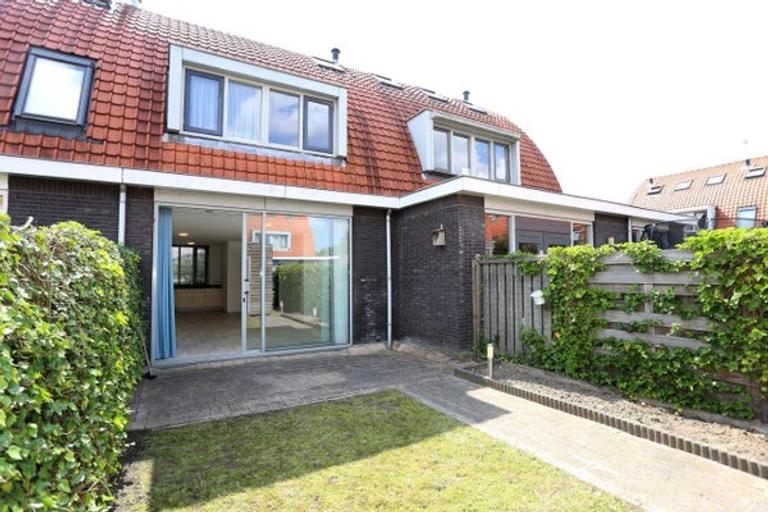 4-bedroom townhouse with sunny garden - Image 3