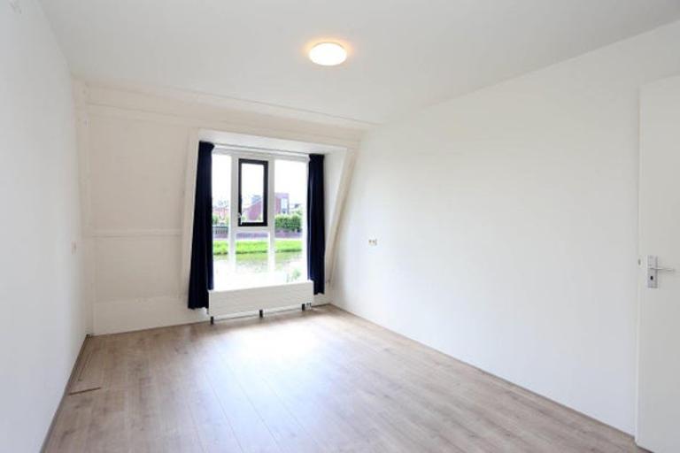 4-bedroom townhouse with sunny garden - Image 15
