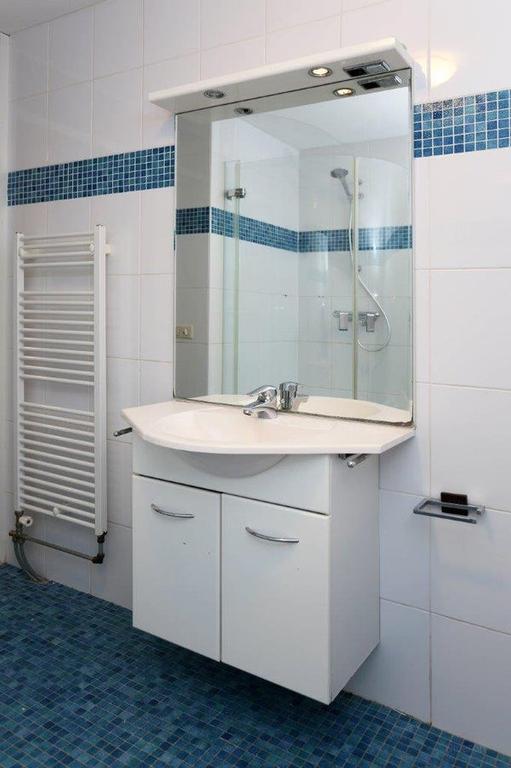 4-bedroom townhouse with sunny garden - Image 19