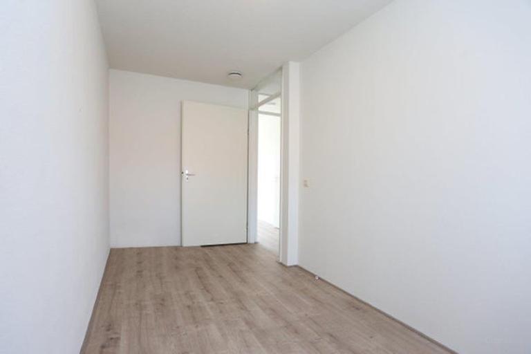 4-bedroom townhouse with sunny garden - Image 21