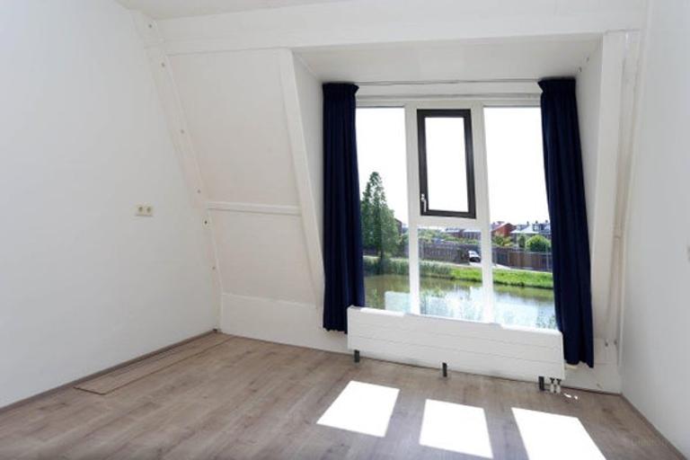 4-bedroom townhouse with sunny garden - Image 22