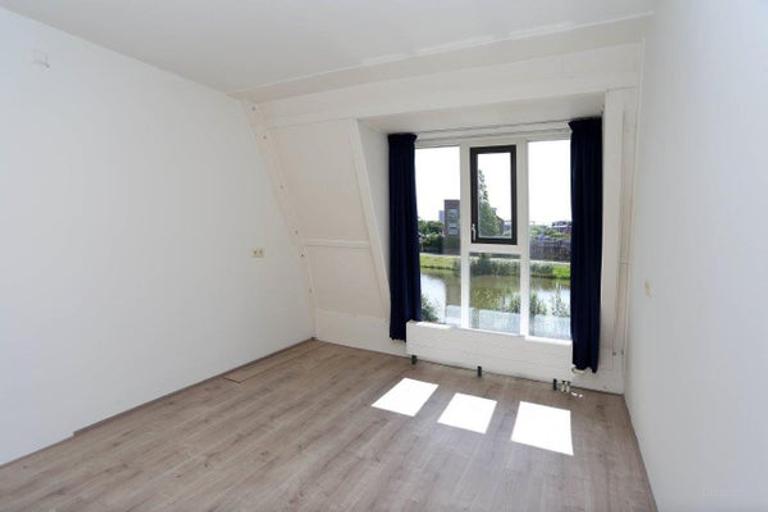 4-bedroom townhouse with sunny garden - Image 23