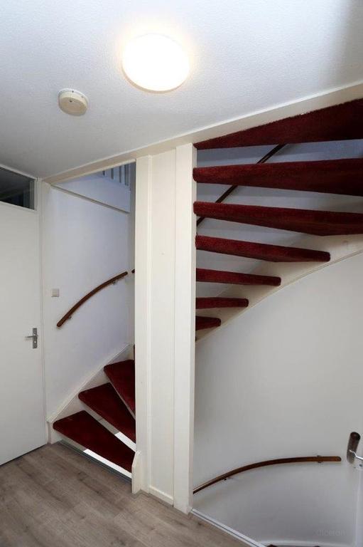 4-bedroom townhouse with sunny garden - Image 24