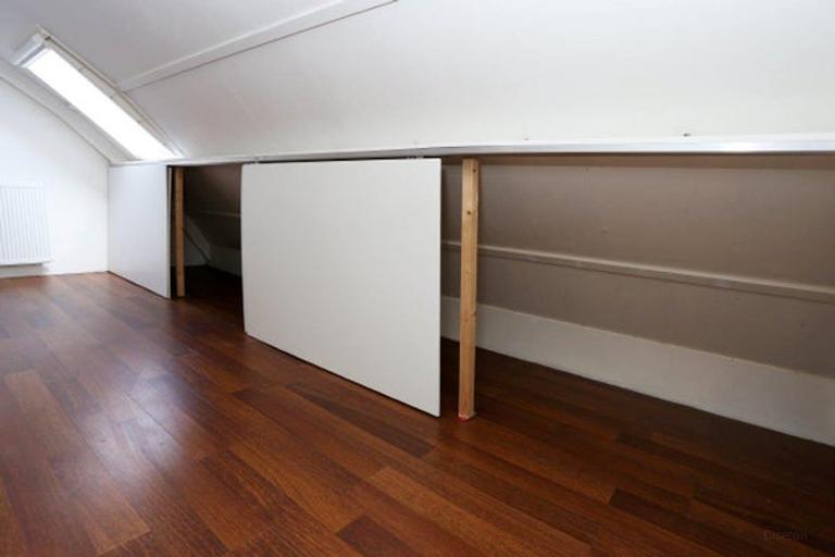 4-bedroom townhouse with sunny garden - Image 26