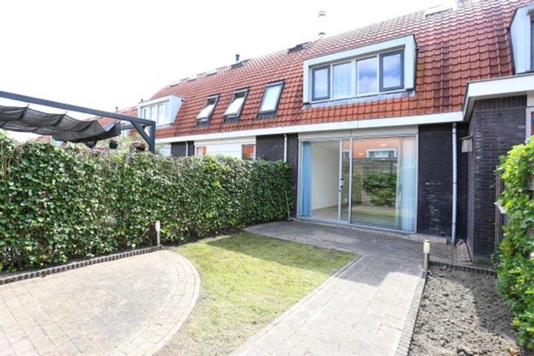 4-bedroom townhouse with sunny garden - Image 28