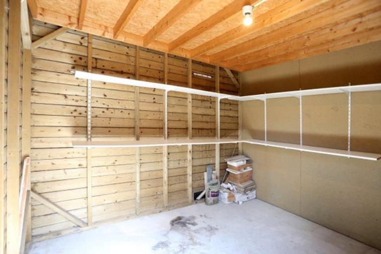 4-bedroom townhouse with sunny garden - Image 29
