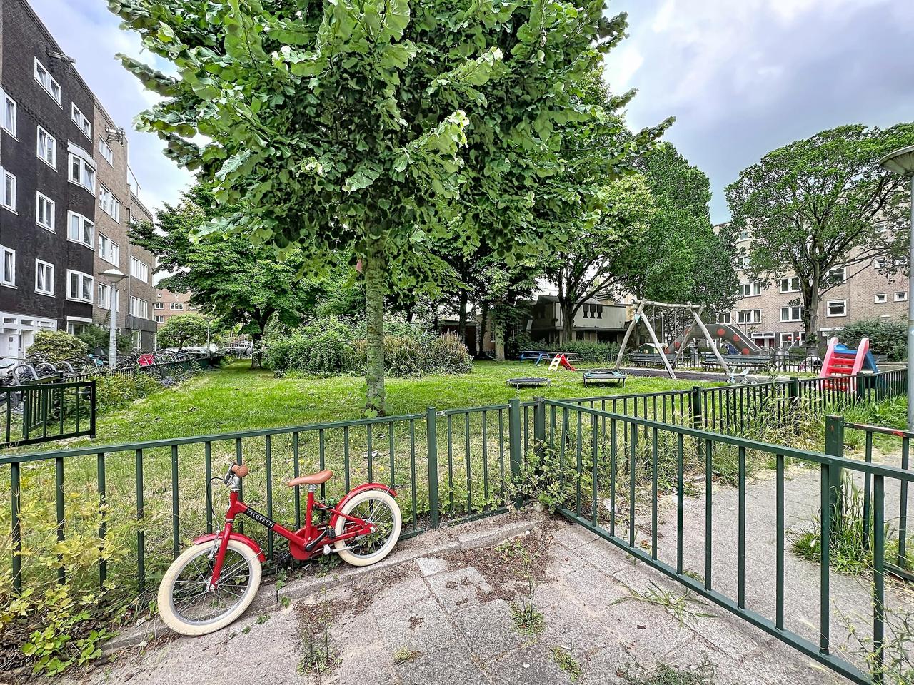 85 m2 met groot balkon in Amsterdam-Zuid - Afbeelding 1