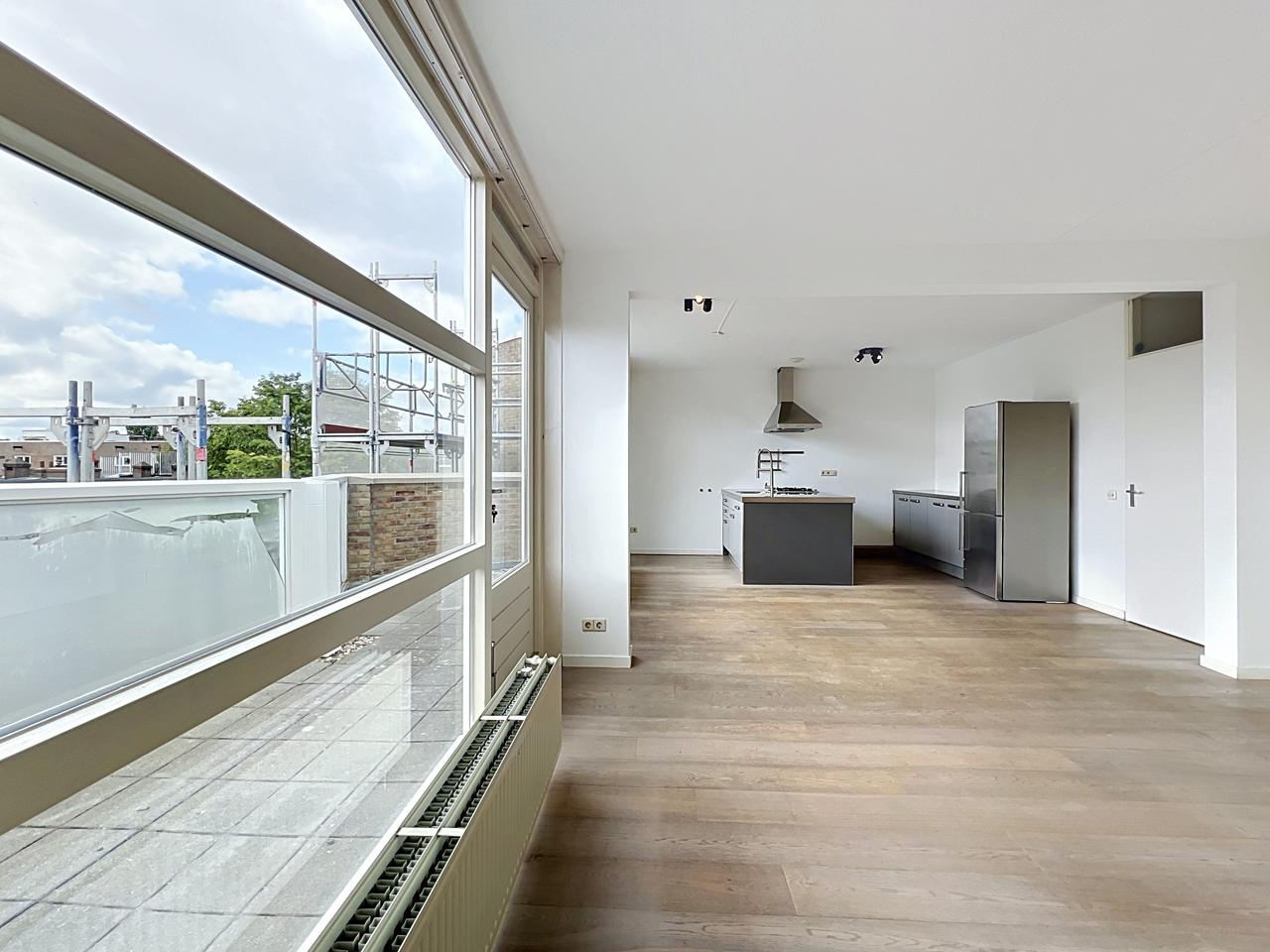 85 m2 met groot balkon in Amsterdam-Zuid - Afbeelding 3