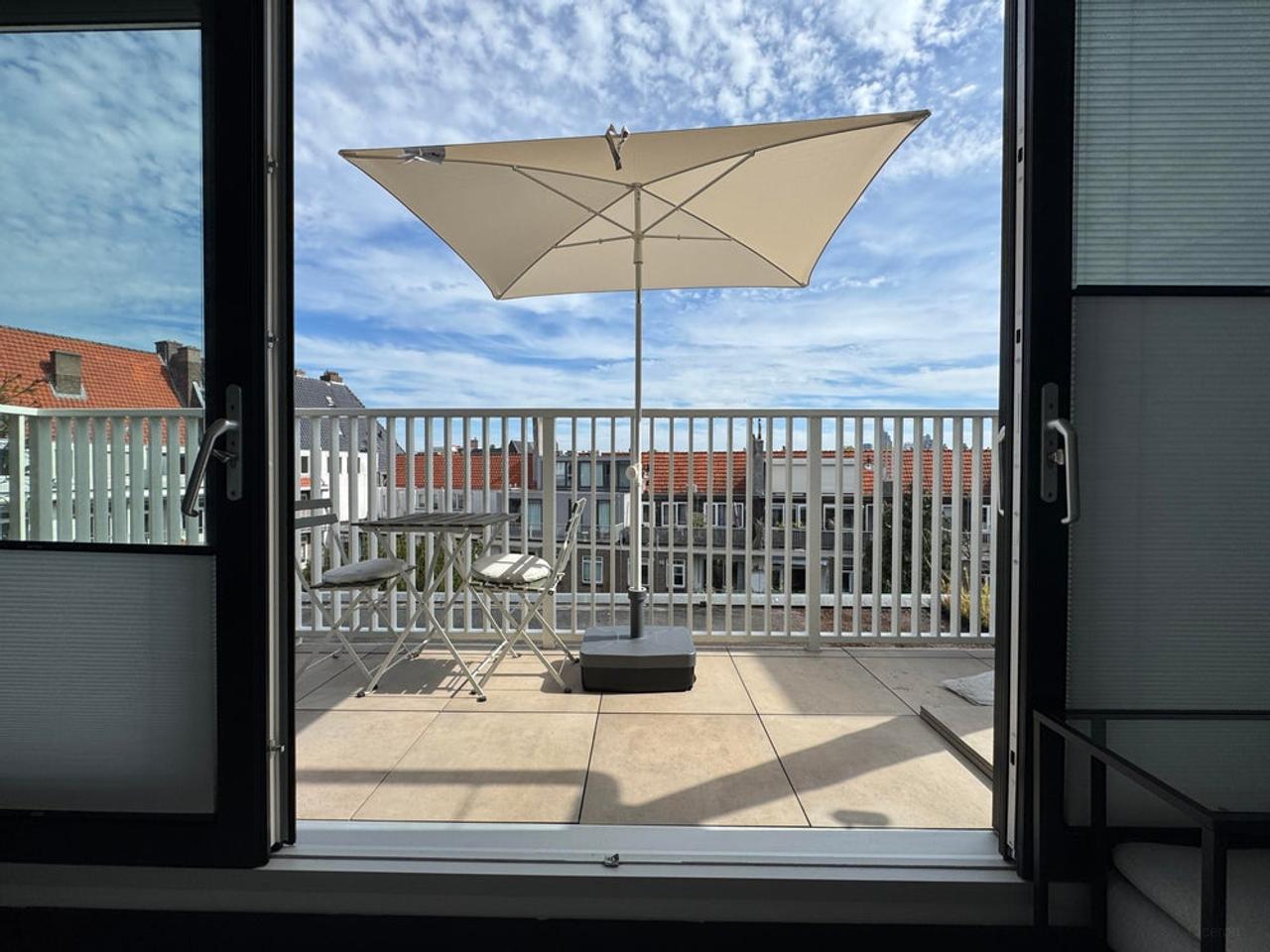 Bovenste etage met terras aan Europaplein - Afbeelding 5