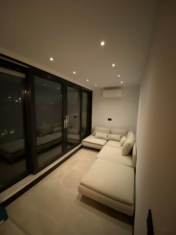 Bovenste etage met terras aan Europaplein - Afbeelding 7