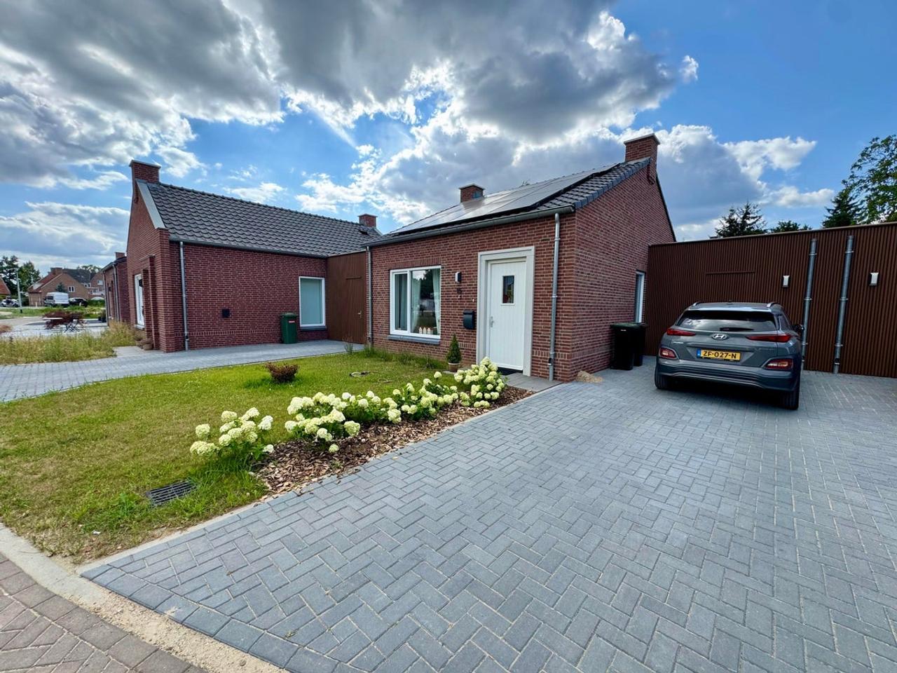 Energy-efficient family home with garden - Image 2