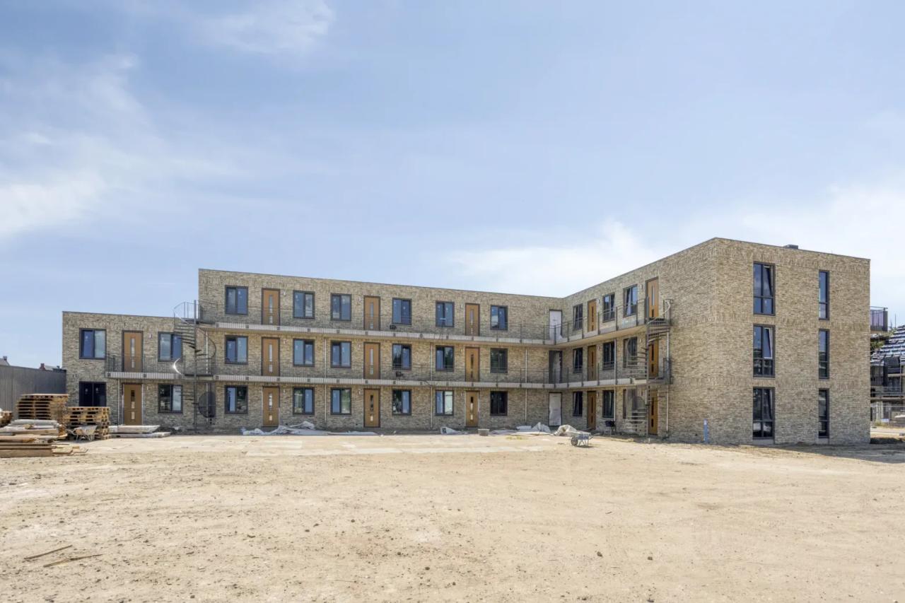 New 2-bedroom apartment with balcony - Image 1