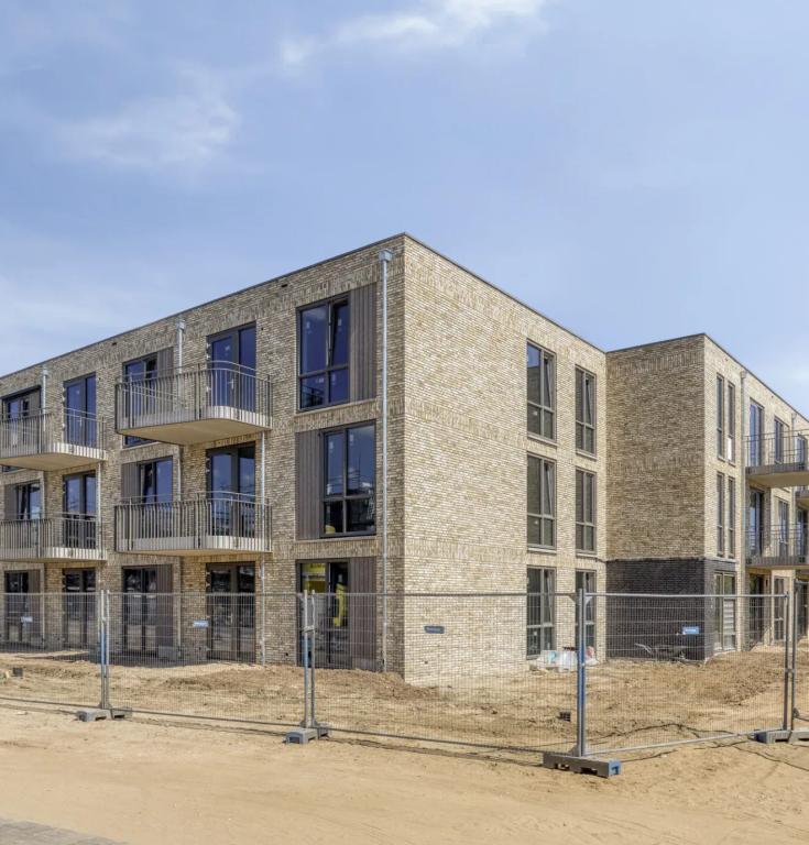 New 2-bedroom apartment with balcony - Image 10