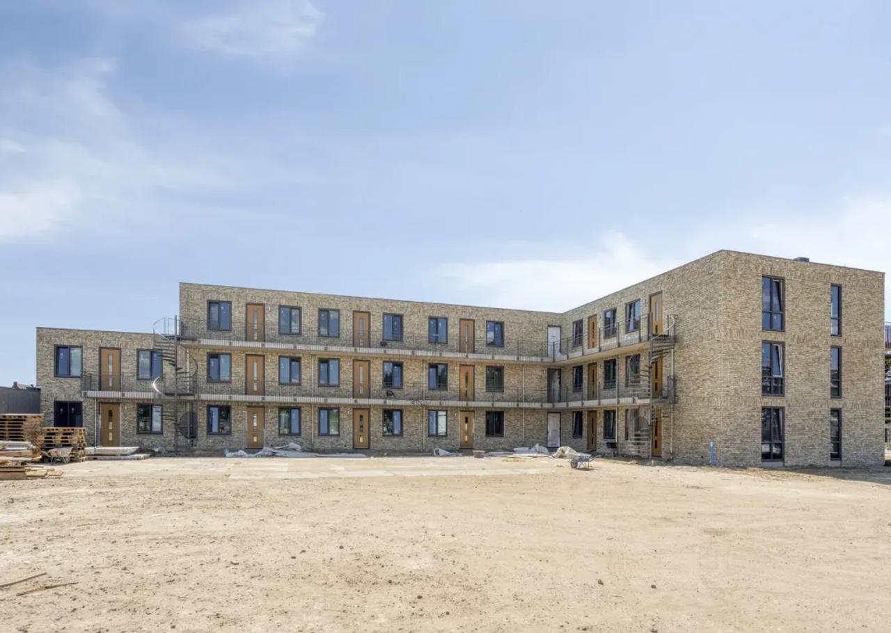 New 2-bedroom apartment with balcony - Image 15