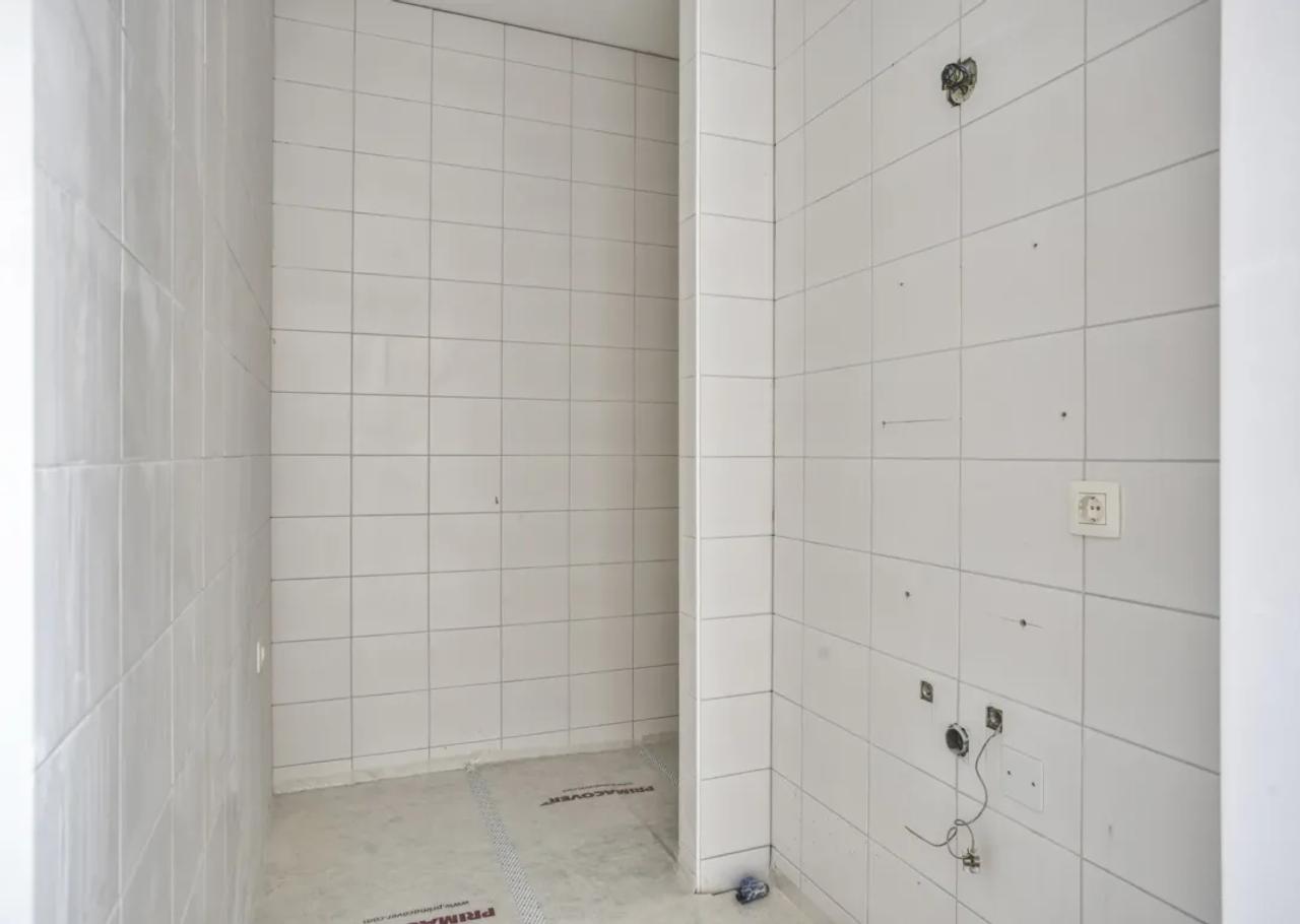 New 2-bedroom apartment with balcony - Image 23
