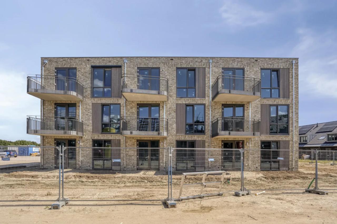 2-bedroom apartment with balcony in Zevenaar - Image 1