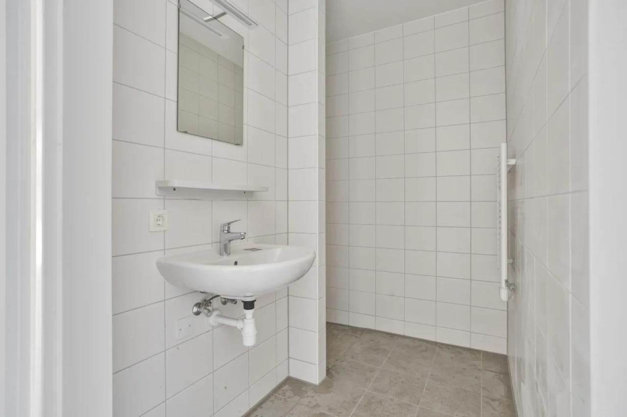 2-bedroom apartment with balcony in Zevenaar - Image 8
