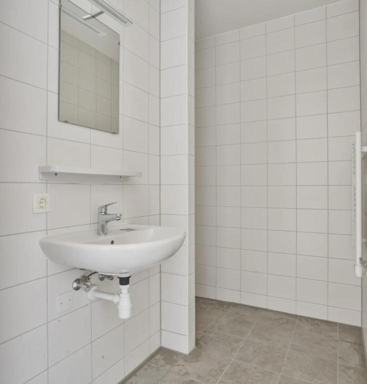 2-bedroom apartment with balcony in Zevenaar - Image 20