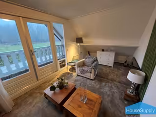 Gemeubileerde bovenwoning met balkon