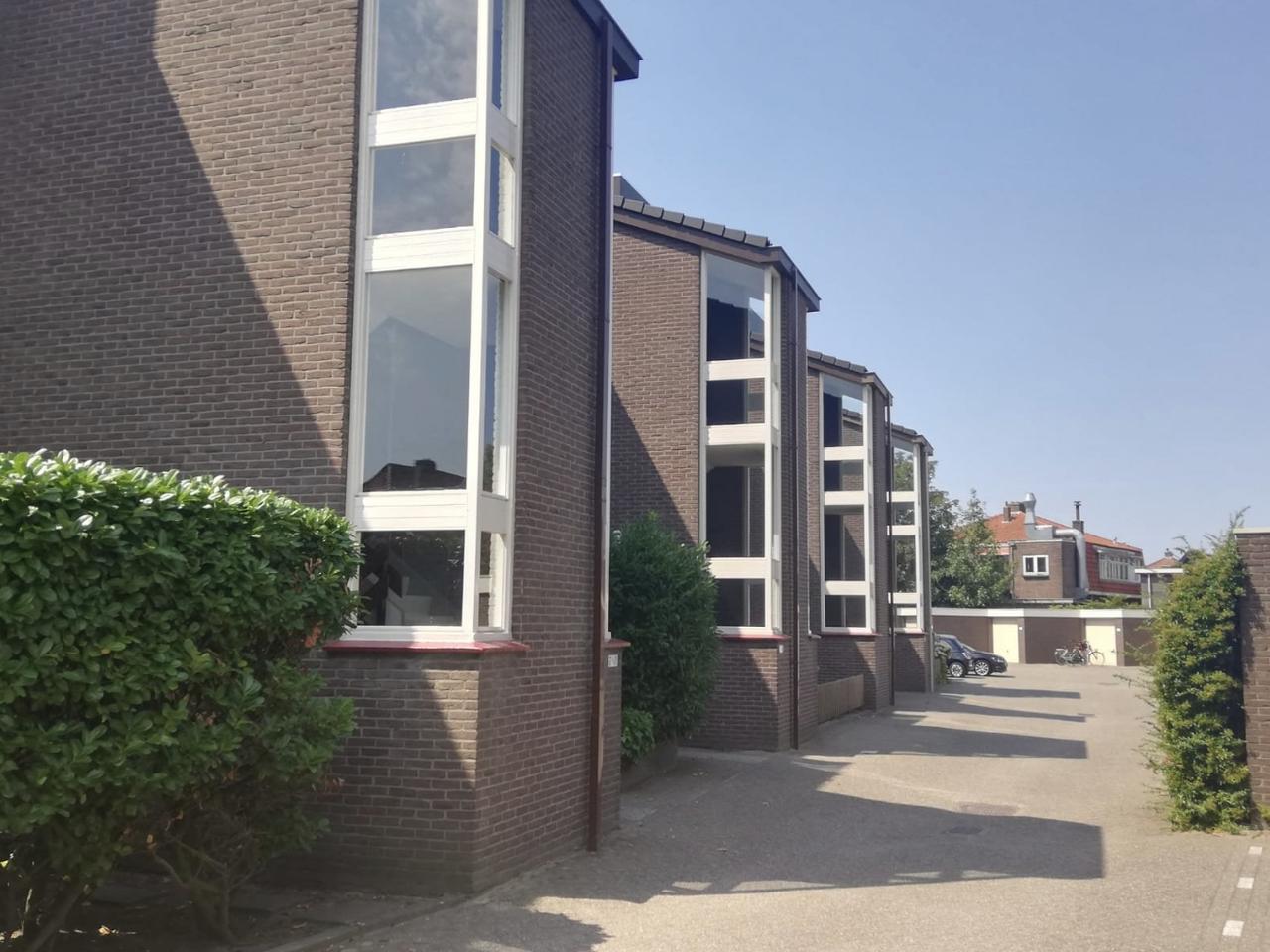 2-room apartment with balcony and garage - Image 1