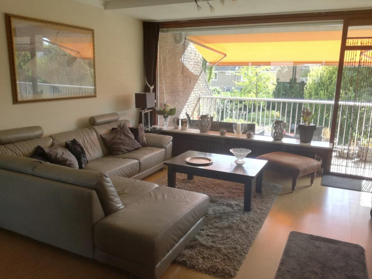 2-room apartment with balcony and garage - Image 2