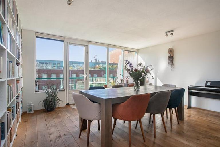 110 m² Maisonette with Terrace and Parking - Image 3