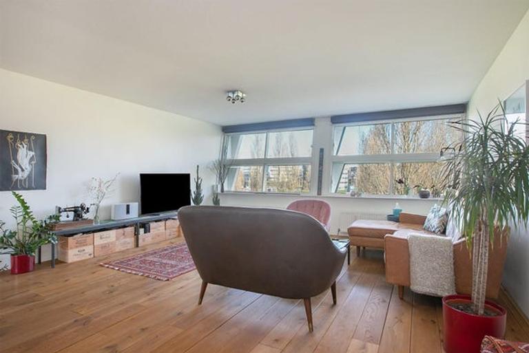 110 m² Maisonette with Terrace and Parking - Image 4