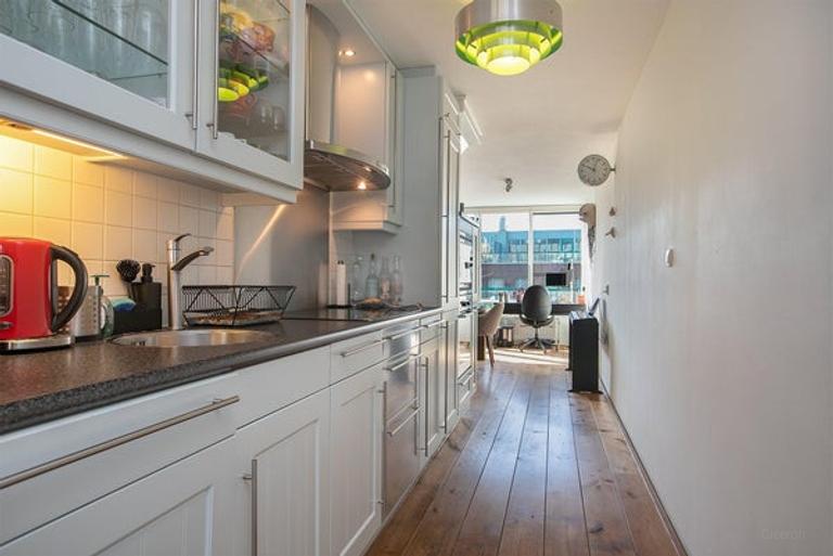 110 m² Maisonette with Terrace and Parking - Image 13
