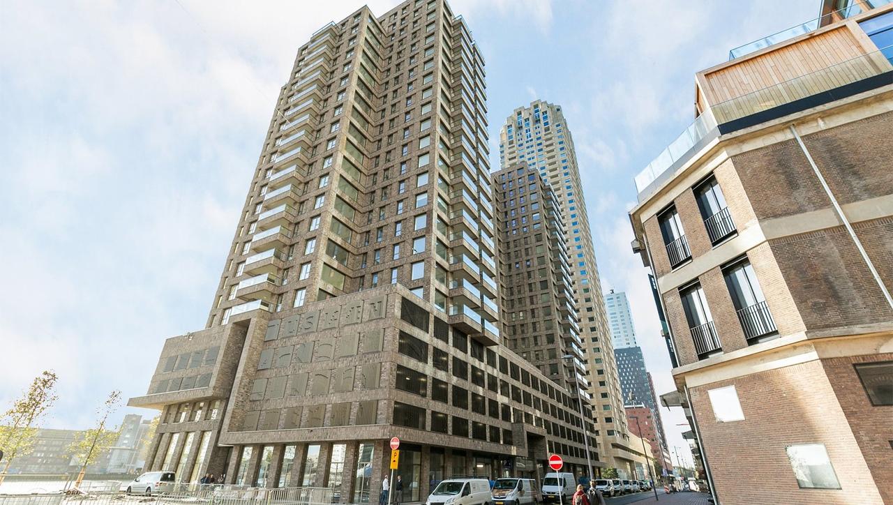 83 m² 14th floor apartment with balcony in Kop van Zuid - Image 1