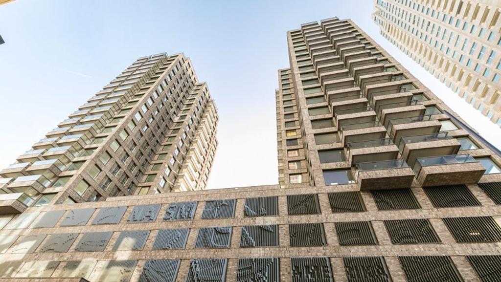 83 m² 14th floor apartment with balcony in Kop van Zuid - Image 2