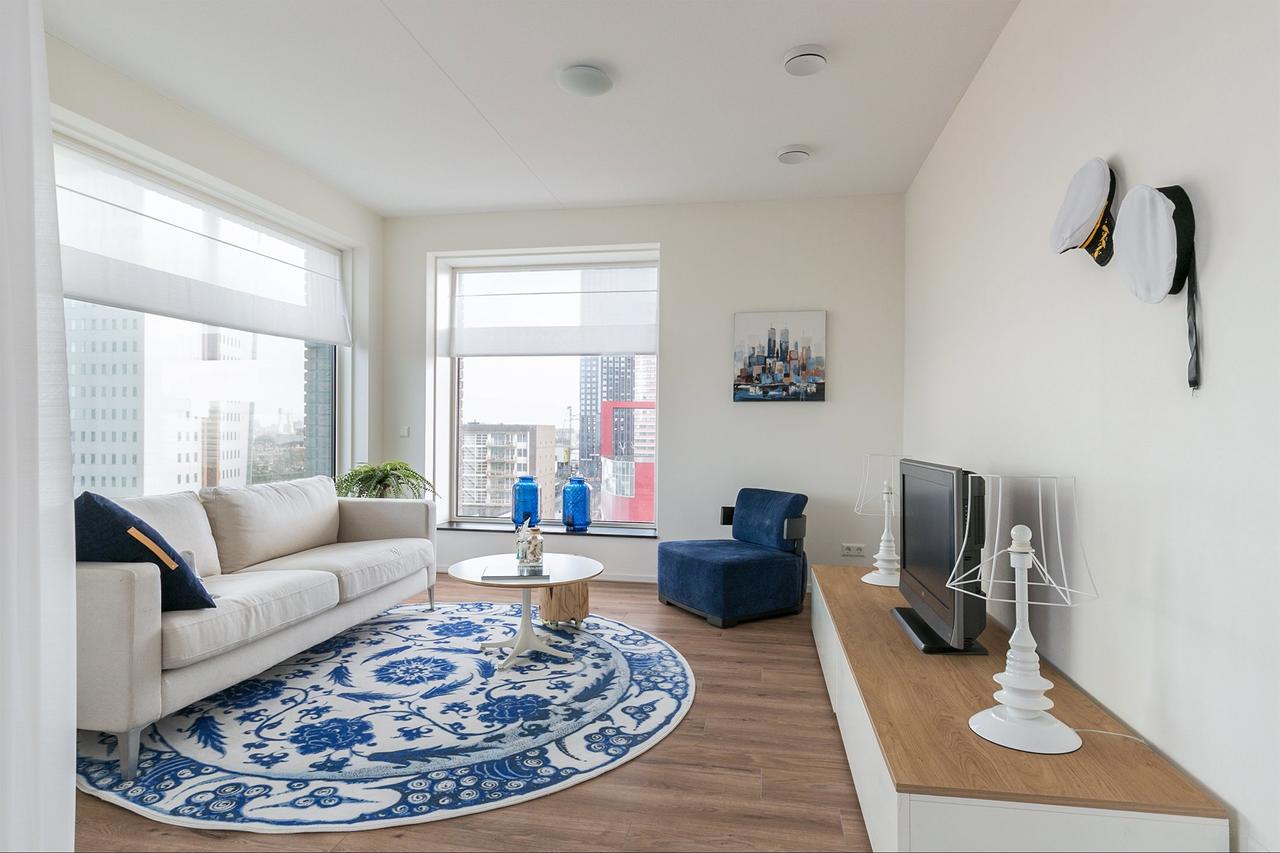 83 m² 14th floor apartment with balcony in Kop van Zuid - Image 7