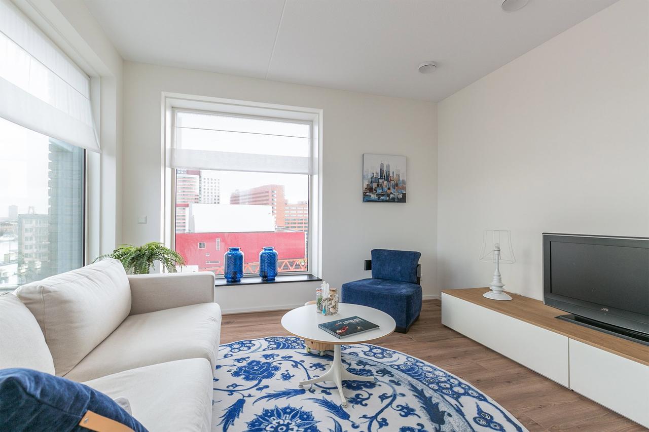 83 m² 14th floor apartment with balcony in Kop van Zuid - Image 8