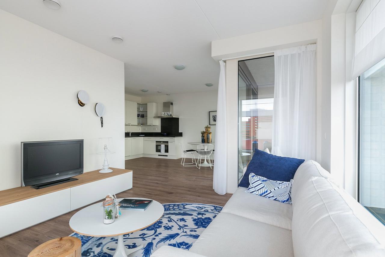 83 m² 14th floor apartment with balcony in Kop van Zuid - Image 10