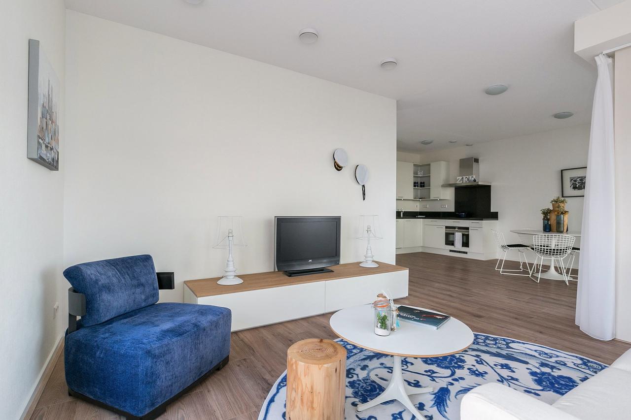 83 m² 14th floor apartment with balcony in Kop van Zuid - Image 12