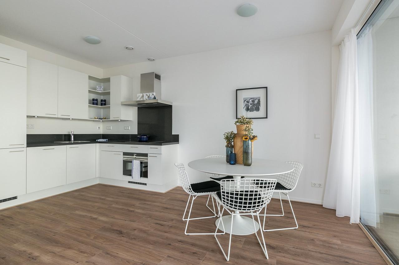 83 m² 14th floor apartment with balcony in Kop van Zuid - Image 14