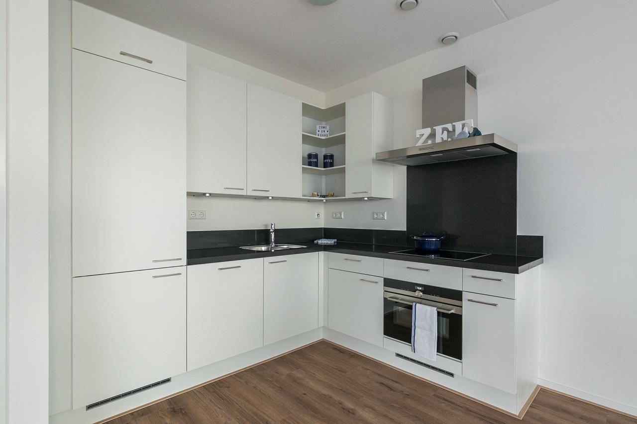 83 m² 14th floor apartment with balcony in Kop van Zuid - Image 15