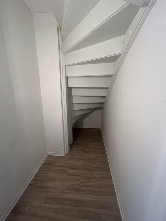 1-bedroom apartment with parking near station - Image 10