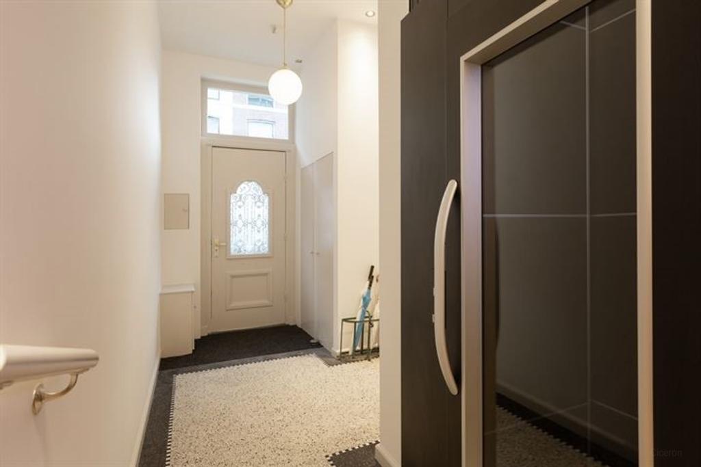 Parterrewoning van 169 m² met tuin en lift - Afbeelding 2