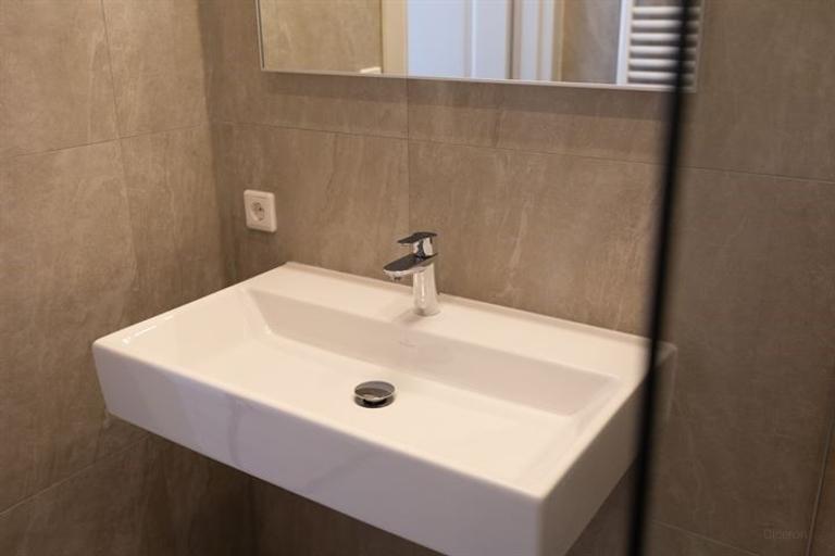 Parterrewoning van 169 m² met tuin en lift - Afbeelding 31