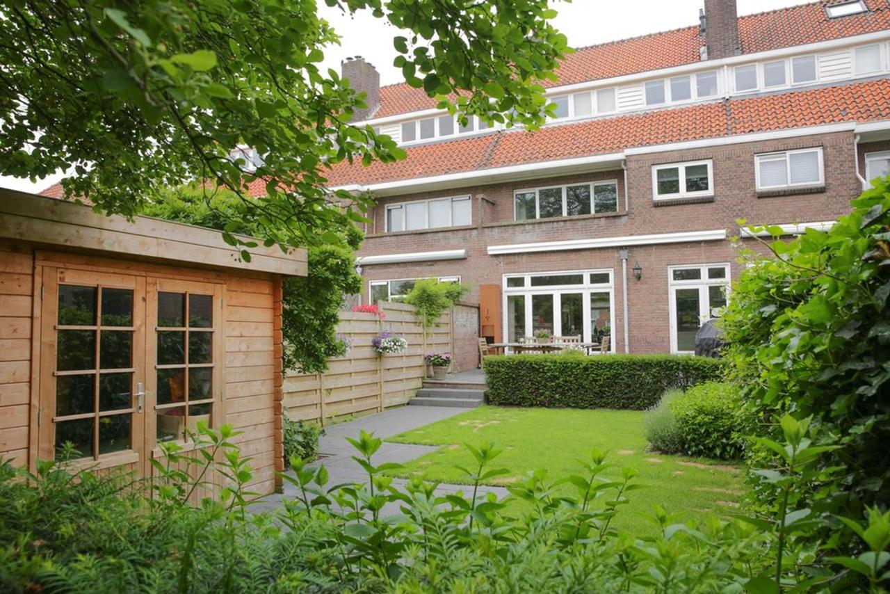 Spacious family home with 6 bedrooms - Image 1