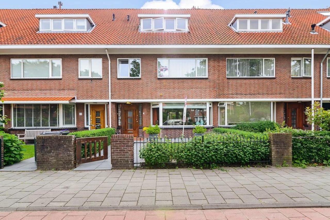 Spacious family home with 6 bedrooms - Image 3