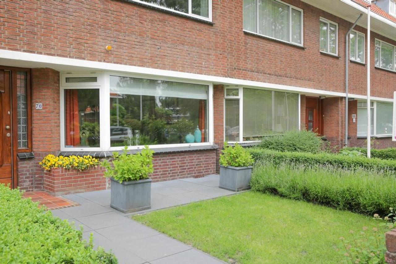 Spacious family home with 6 bedrooms - Image 4