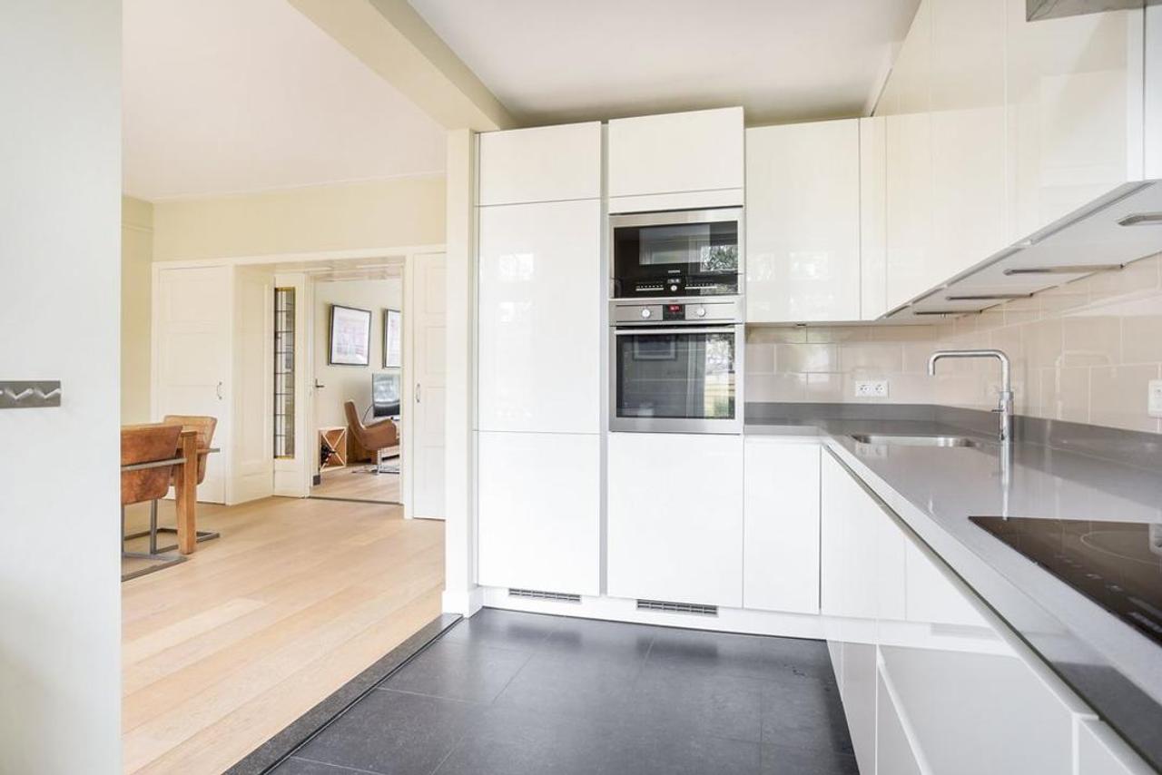 Spacious family home with 6 bedrooms - Image 13