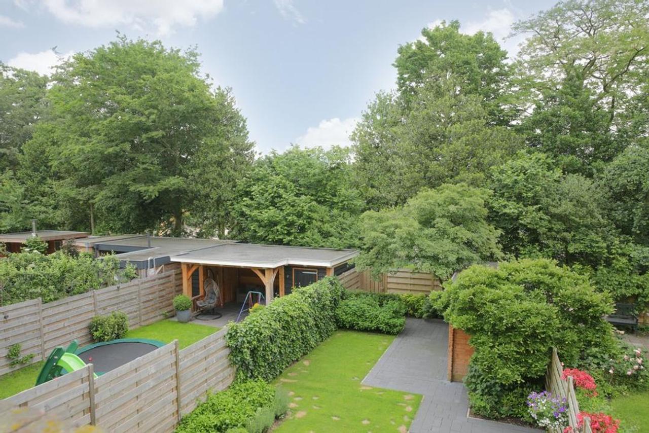 Spacious family home with 6 bedrooms - Image 27