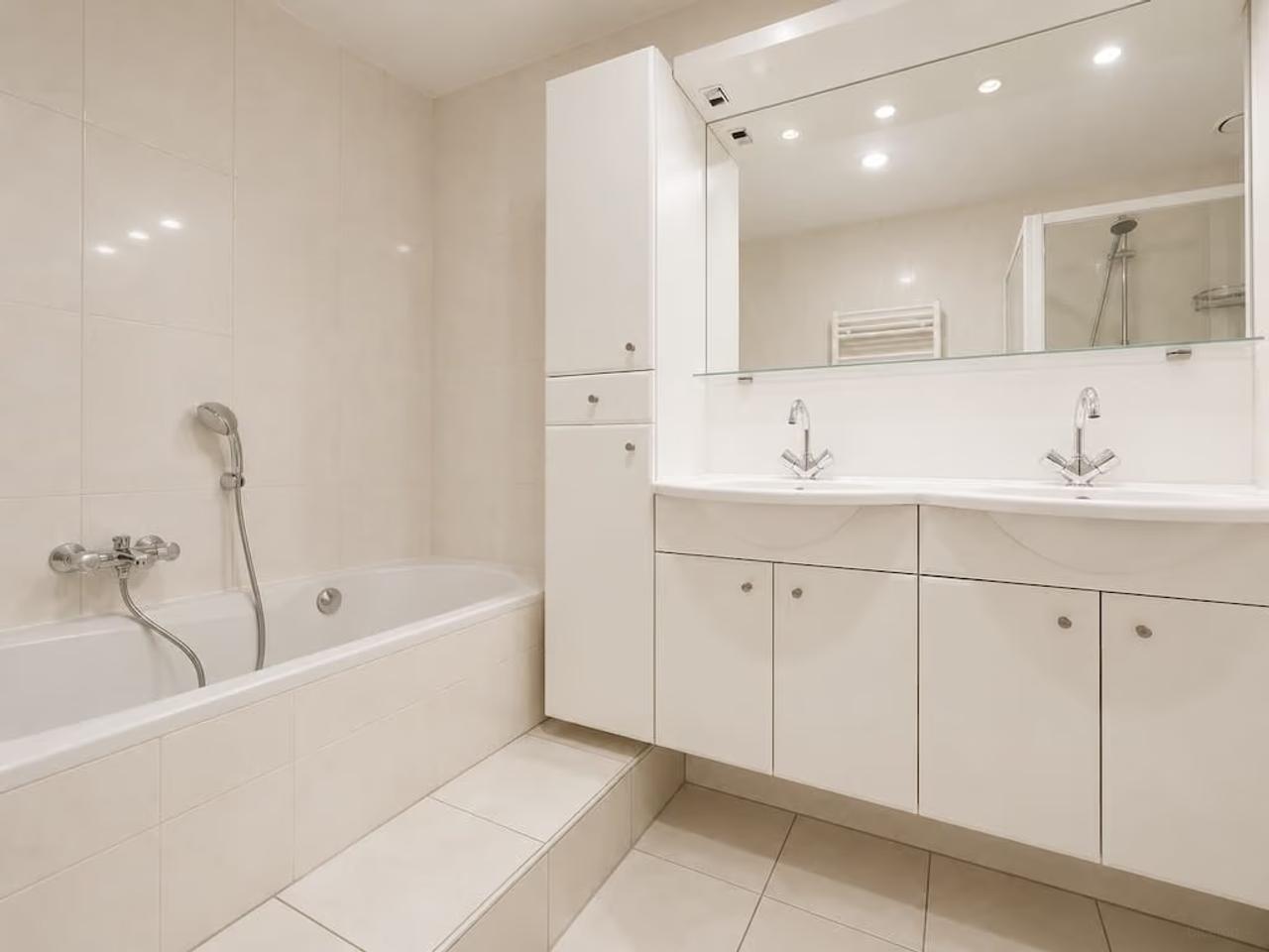 Gemeubileerd 3-kamerappartement met lift - Afbeelding 13