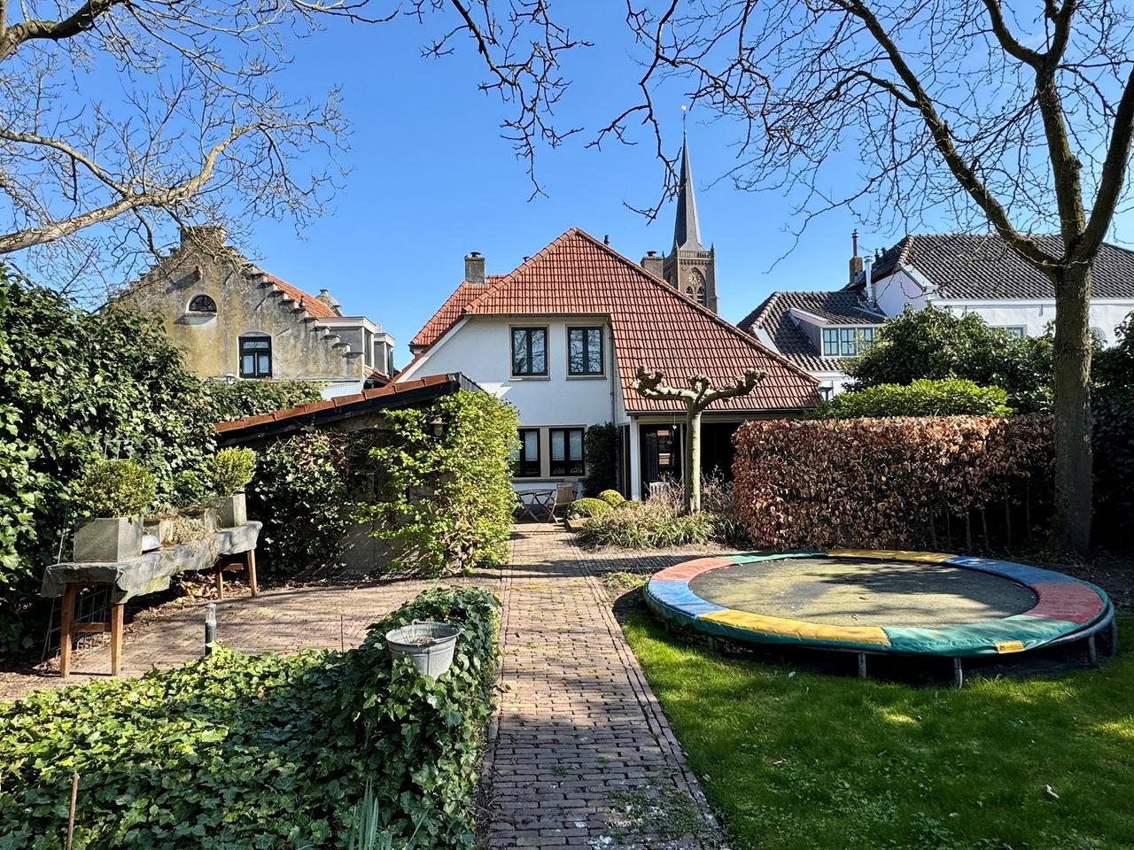 Detached Living with Garden and Garage - Image 1